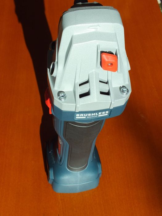 чисто нов-Bosch Professional- 18V ъглошлайф (флекс, ракета) в гаранция