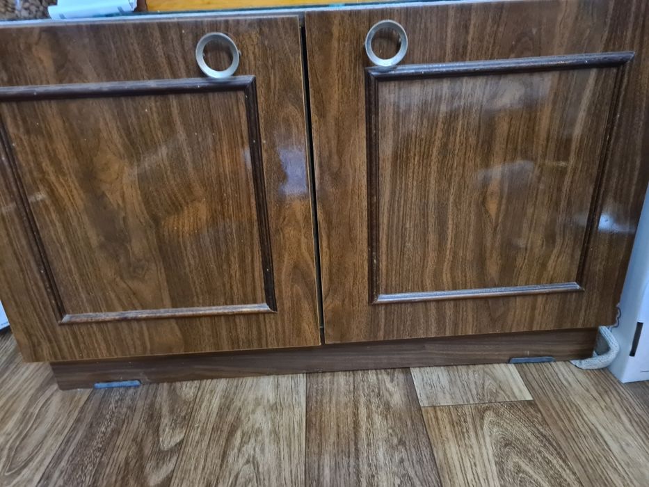 Продаётся  стенка" Салют" и полочка.