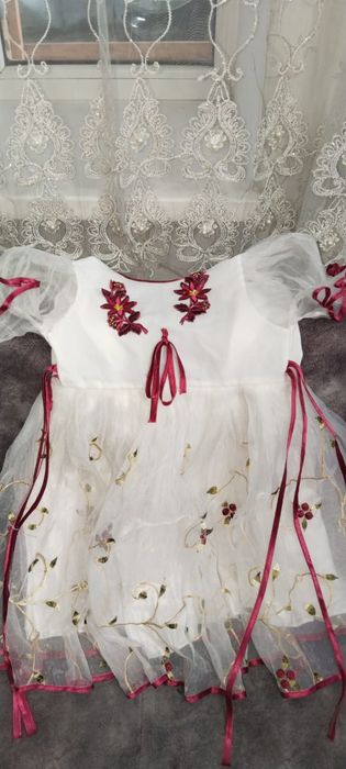 Продам бальные платья в отличном состоянии.