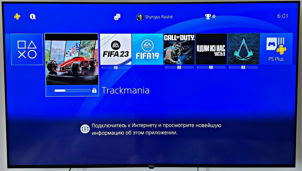 PlayStation 4  + 2 диска,подставка,2 джостик