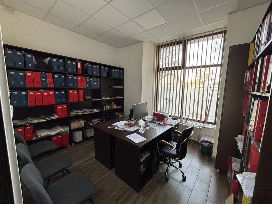 Inchiriez spatiu comercial