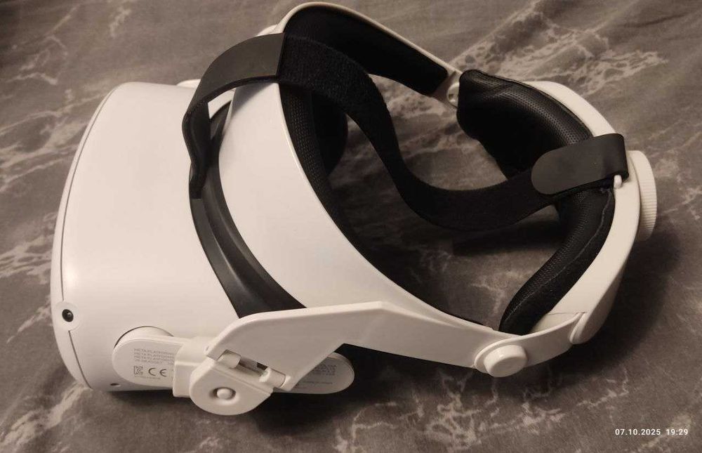 VR Oculus Quest 2 в отличном состоянии.