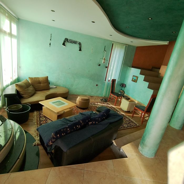 Дава се под наем Къща в Варна, м-т Фичоза - 300 кв.м за 204 € - Снимка #1