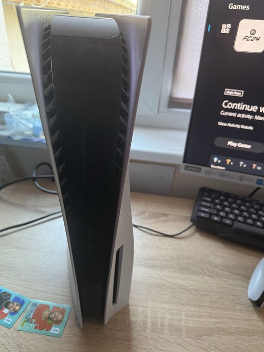 Playstation 5 конзола с диск и два джойстика оригинална игра