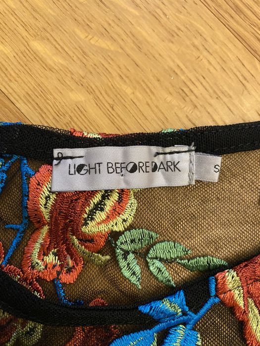 Tricou transparent cu broderie