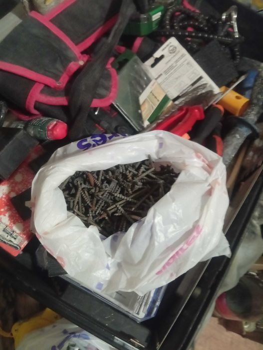 Geamantan surpriza cu scule mici