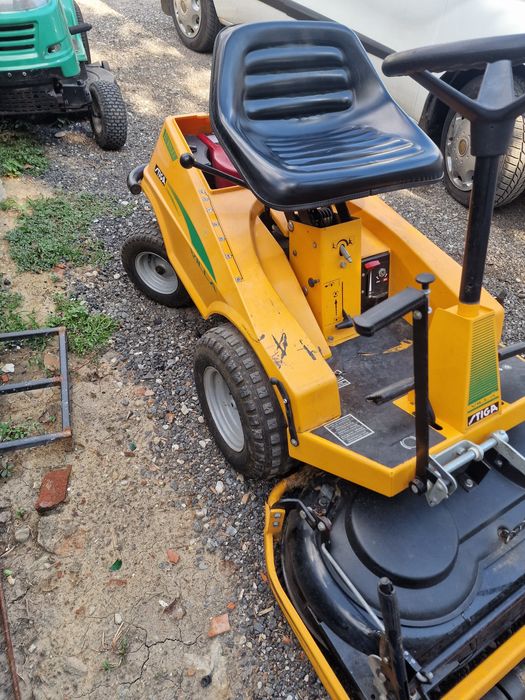 Tractoras gazon Briggs Stratton