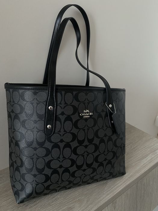 Geanta coach noua  geanta se vinde doar cu banii cash