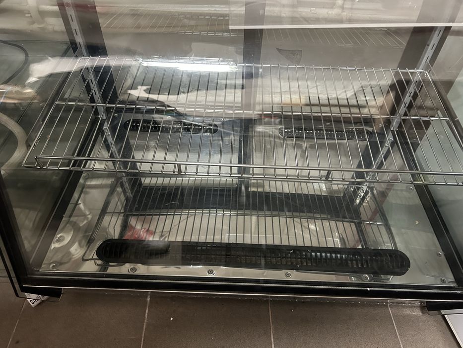 Vand doua vitrine reci