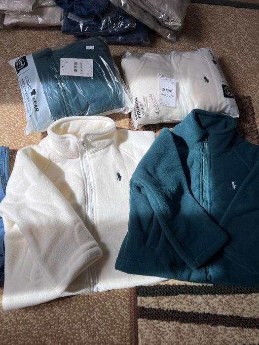 Киімдер сатылады