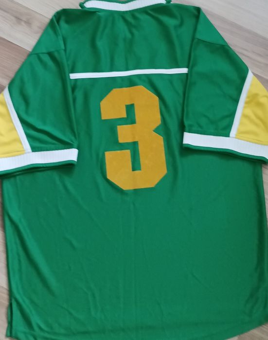 Продавам футболна фланелка на Нафтекс