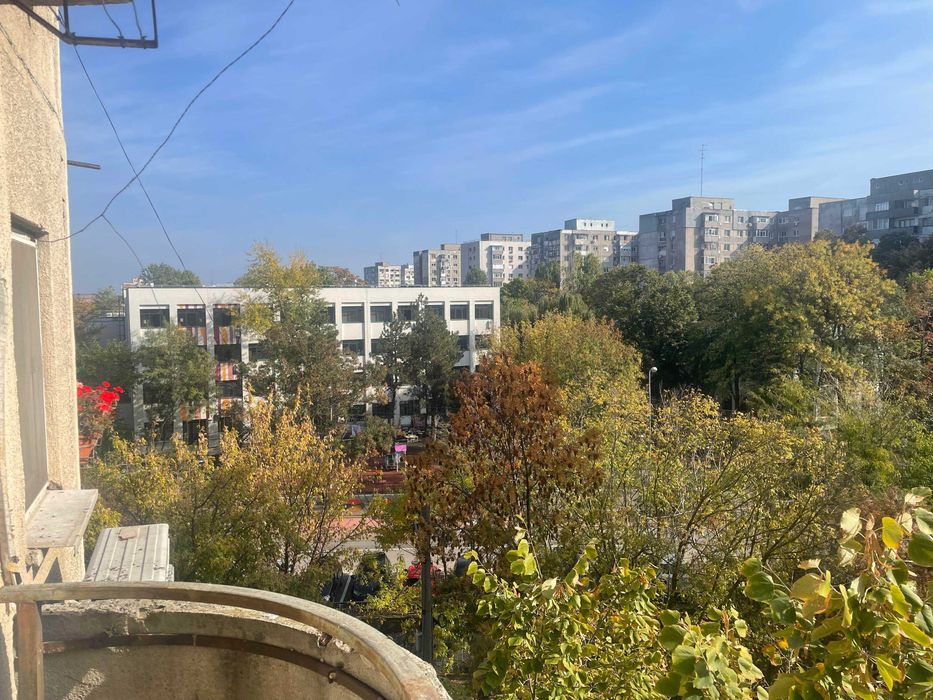 Vând garsonieră decomandată Lujerului