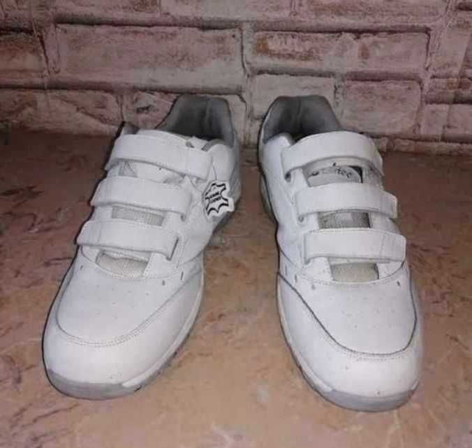 Adidași numărul 48-49