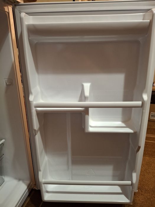 Продавам хладилник