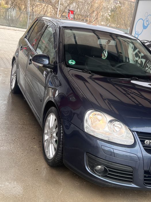 Vanad sau schimb mai multe detali