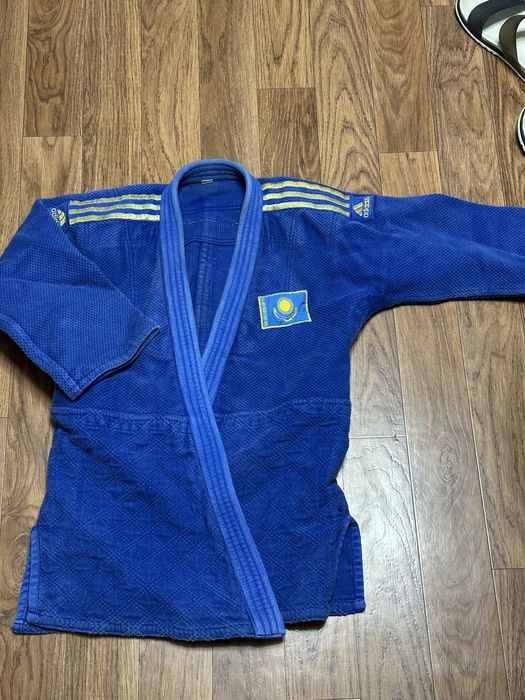 Продам кимоно Адидас