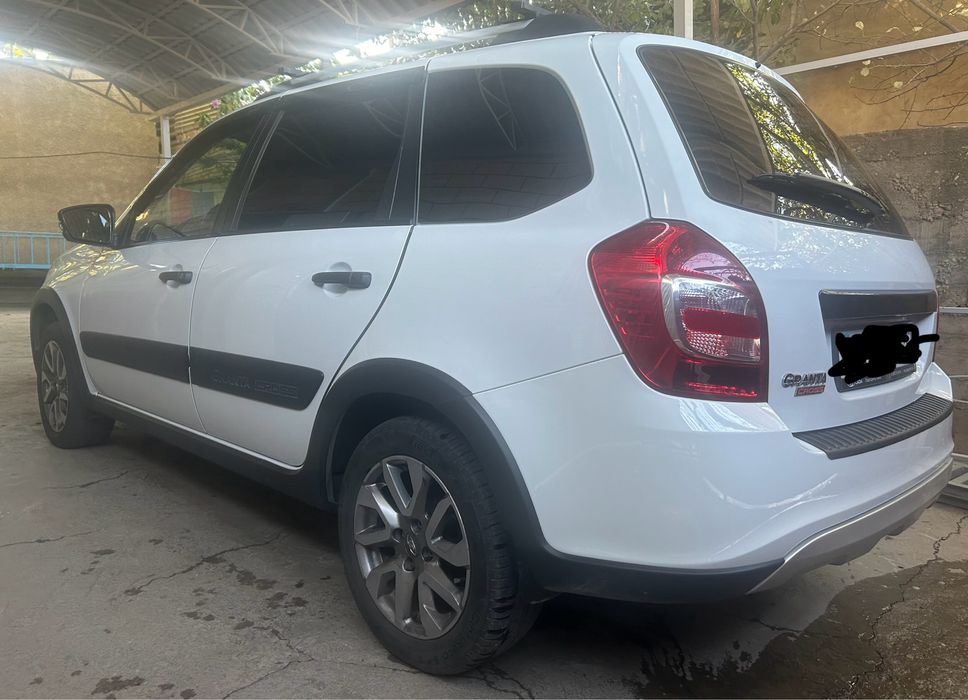 Гранта кросс 2023г.в.