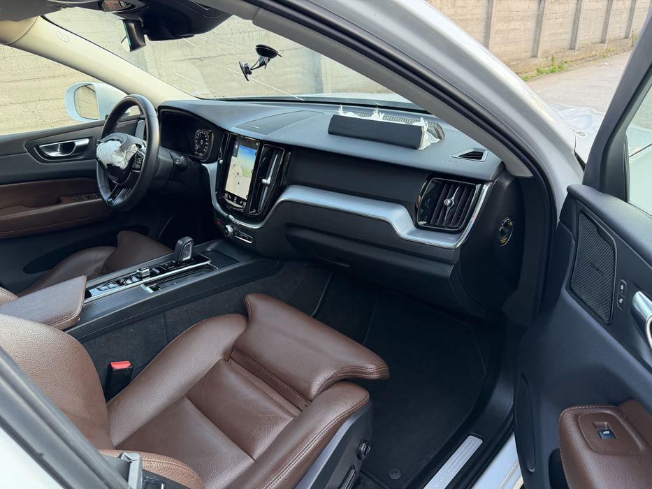 VOLVO XC60 2020 — imagine 5
