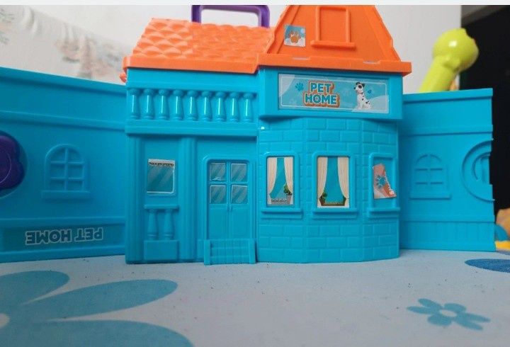 Căsuța figurine de jucarie