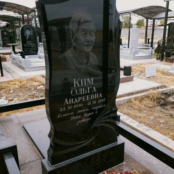 Памятники, уход за могилой