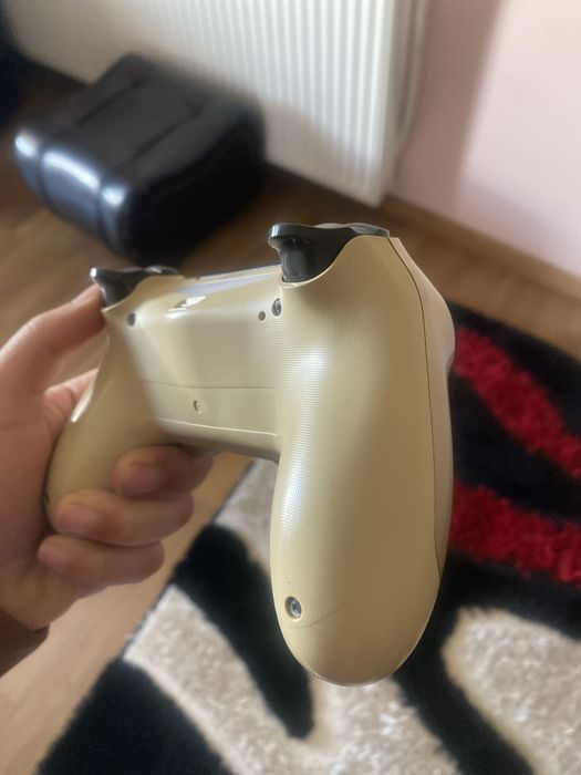 Джойстик за ps4.