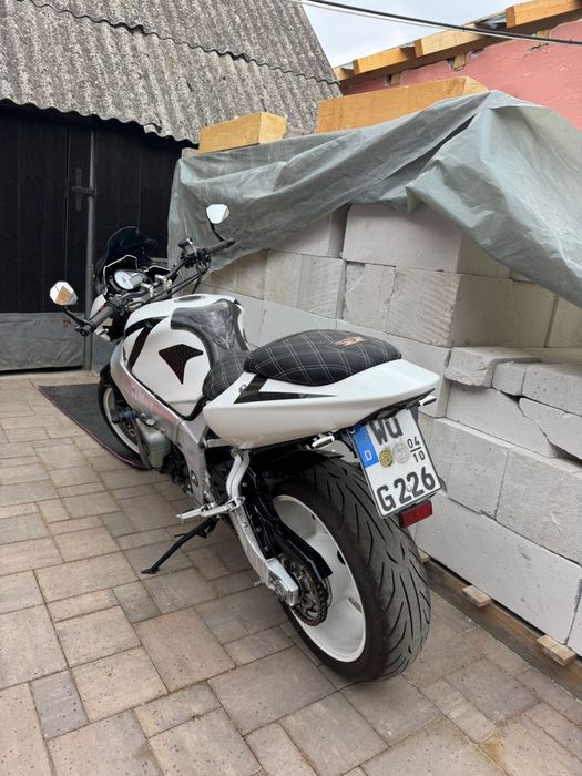 De vanzare suzuki gsxr R1000 k4 facut naked