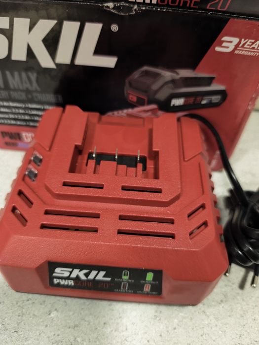 Зарядно за батерии, на машини Skil.