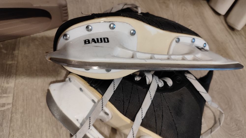 Продам коньки Baud