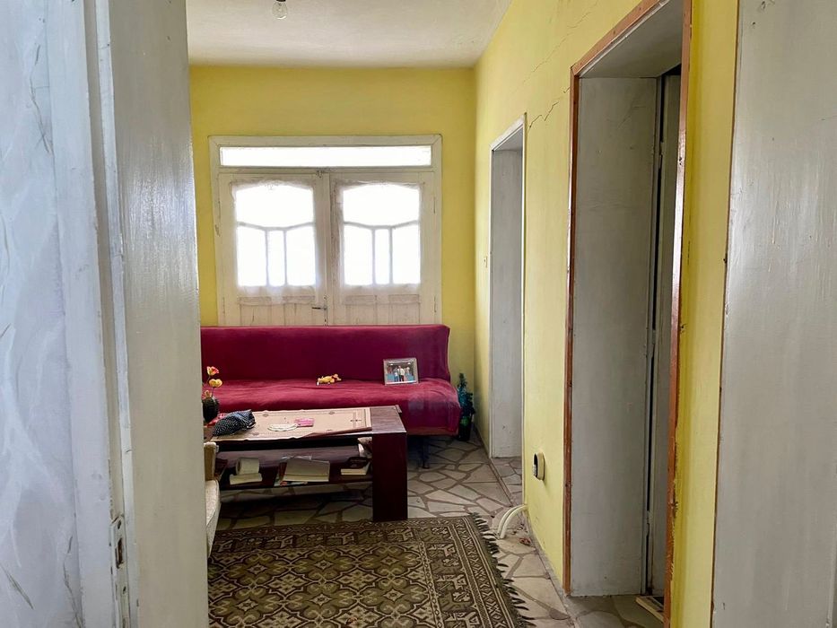 Двуетажна къща с таван и гараж в гр.Меричлери