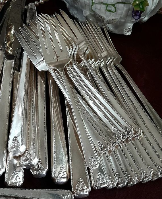 Комплект столовых приборов серебрение винтаж