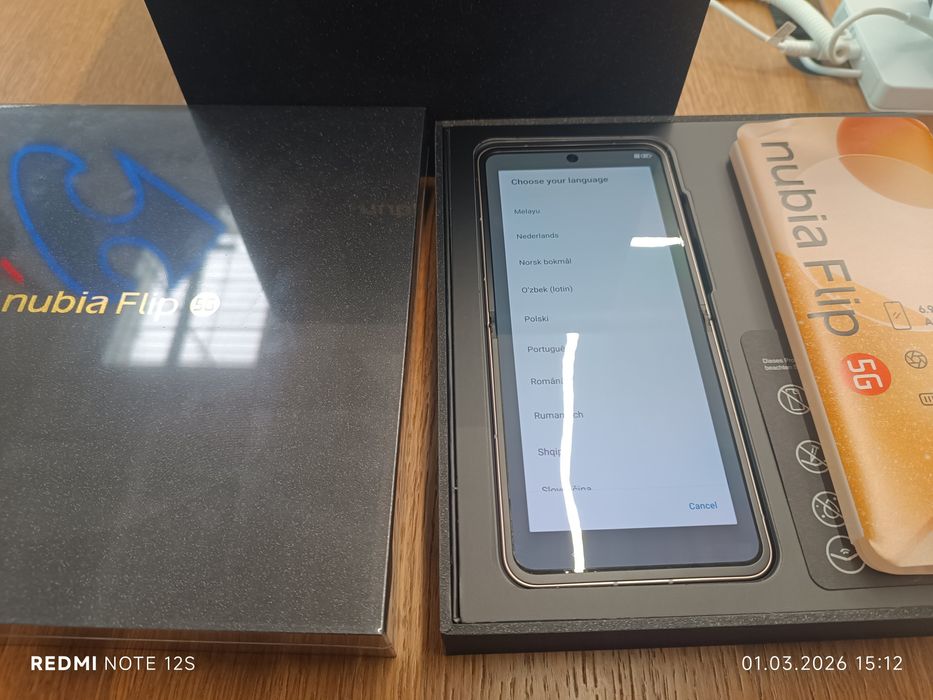 Telefon mobil ZTE nubia FLIP, Dual SIM, 8GB RAM, 256GB, 5G , Gold