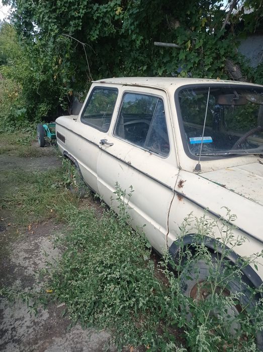 Автомобиль запорожец заз-968