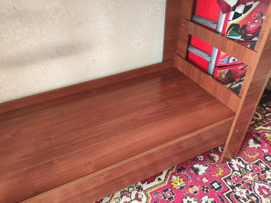 Продам двух ярусную кровать б/у