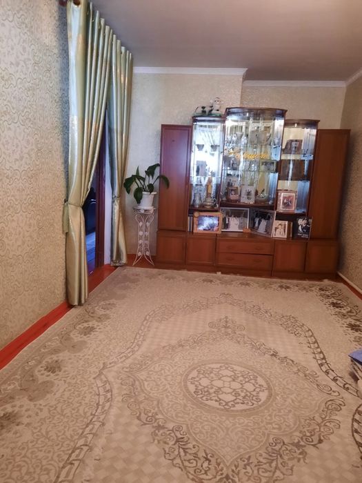 Дом с двором,рядом времянка