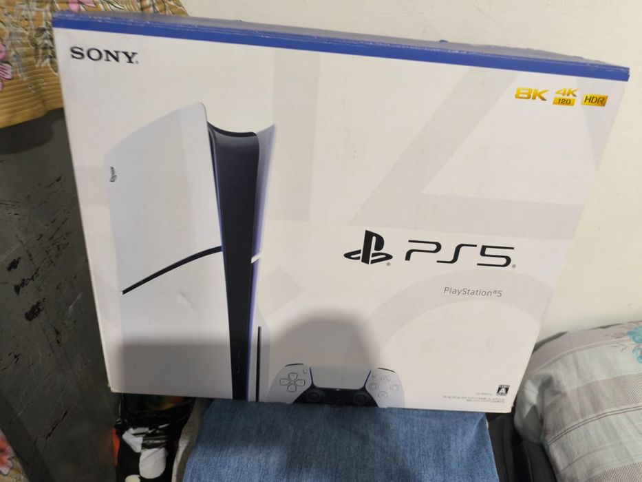 Ps 5 Slim продам с 2 джойстиками Торг есть . Playstation