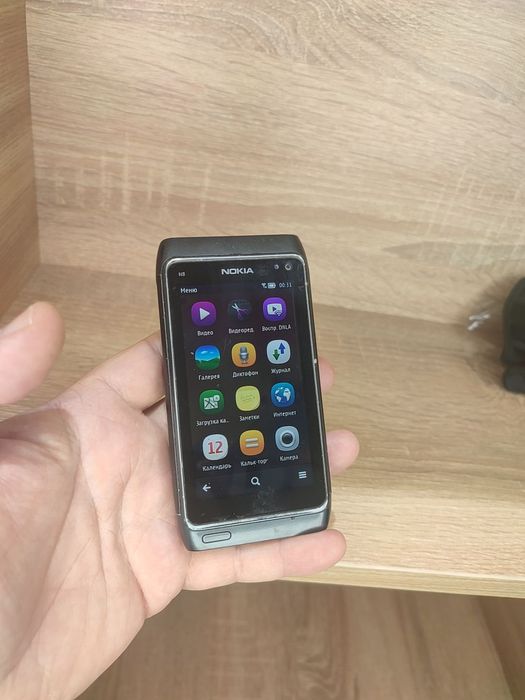Телефон Nokia N8