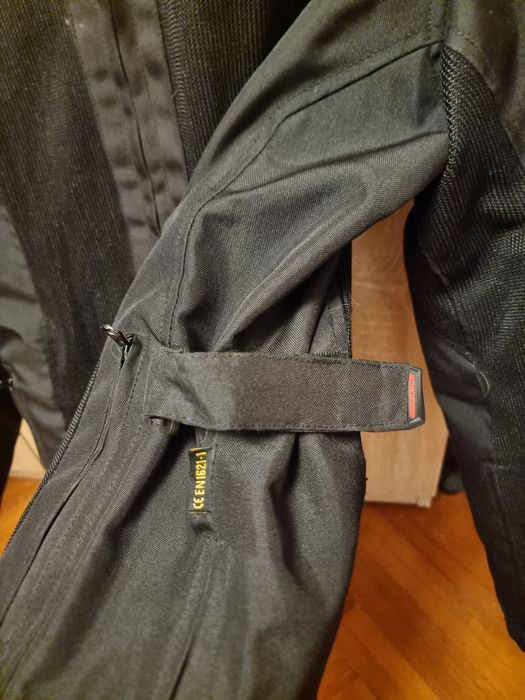 Vând geaca moto damă