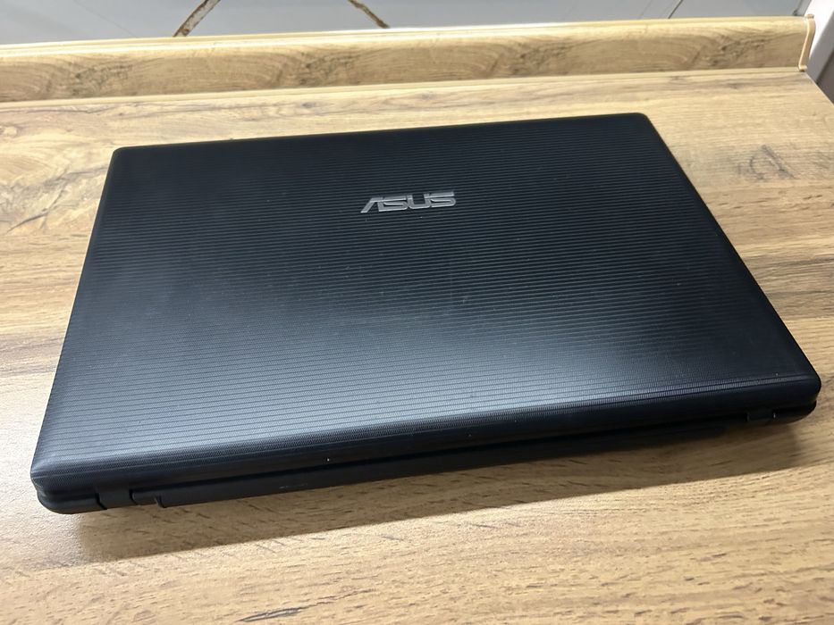 Ноутбук Asus в хорошем состоянии