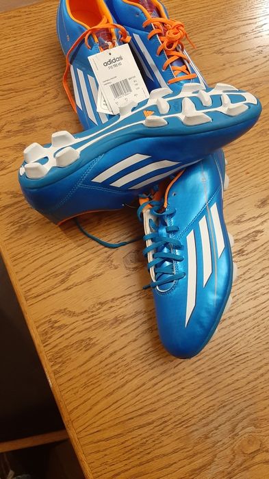 Футболни бутонки adidas