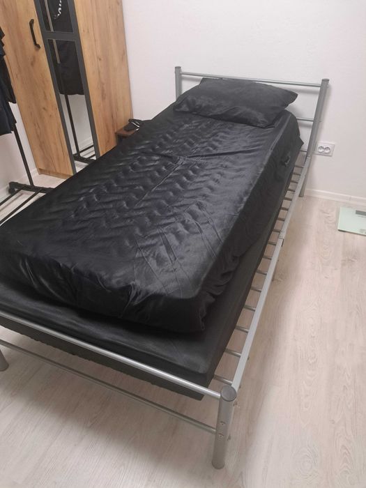 Продавам легло с матрак