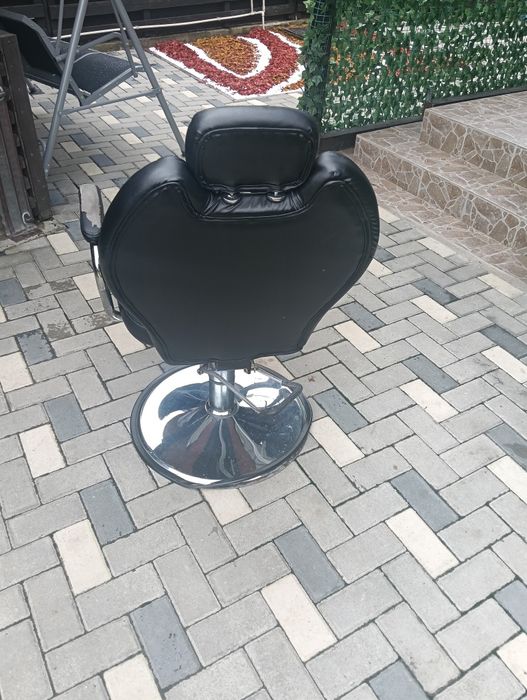 Scaun frizerie -Stare bună -Toate accesoriile