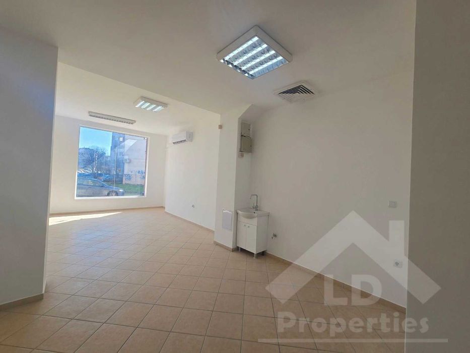 Търговско помещение под наем, кв."Владислав Варненчик"