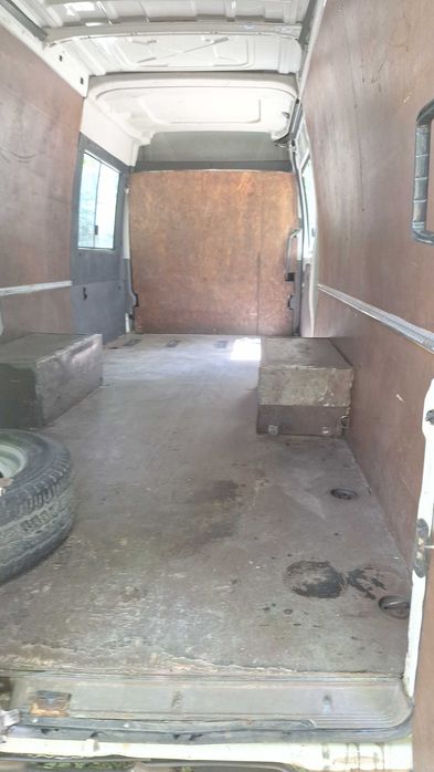 Бус под наем (Товарни бусове под наем София-Макси  база)