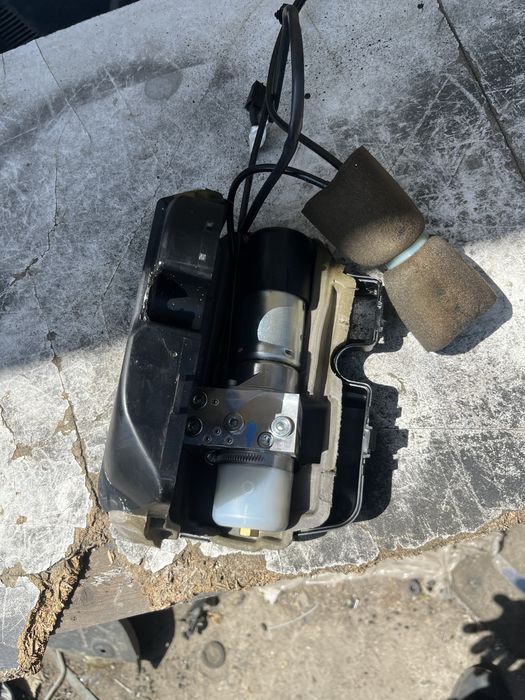 Помпа автоматичен багажник Мерцедес S клас  W221 и ML  W164 / електрически