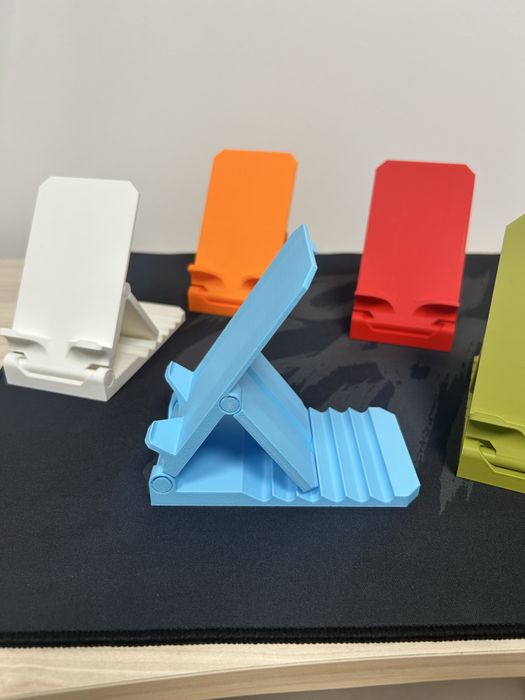 3D принтирана стойка за телефон – различни цветове