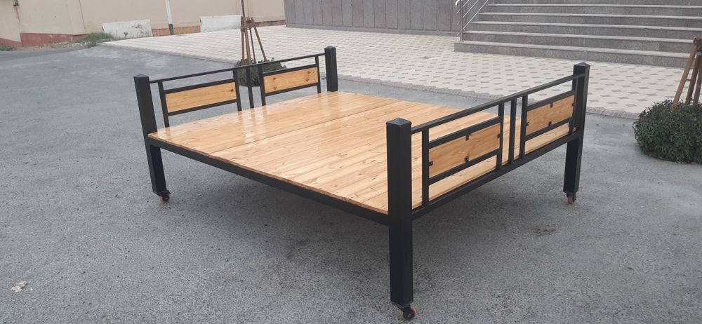 Temir so'ri. Tapchan, Kravat.