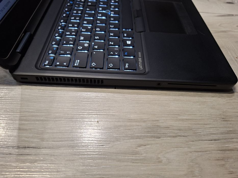 Dell Latitude E5550-i5 5300u/8гб/250гб ссд/Подсветка