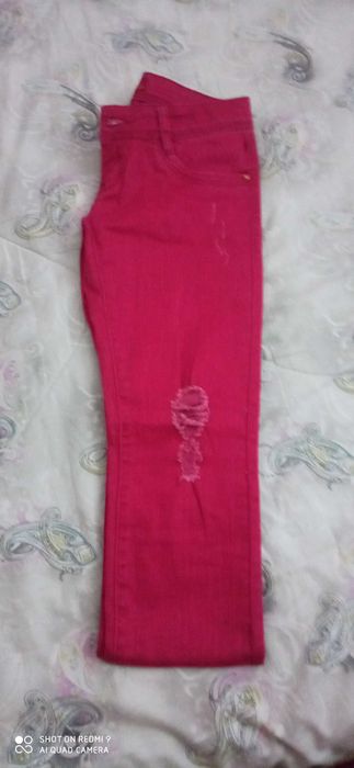 Дамски дънки с накъсан ефект