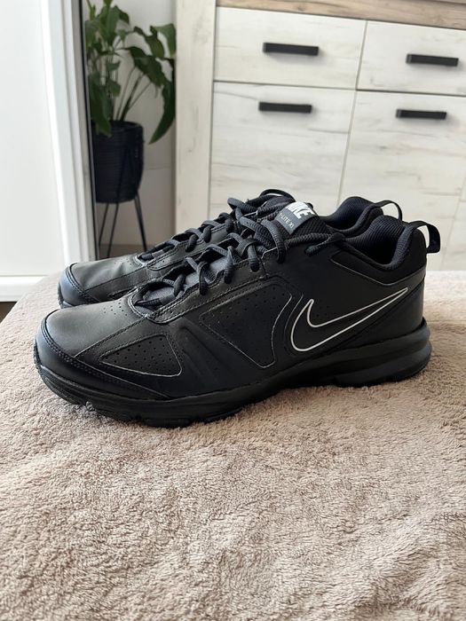 Vand Adidasi Nike