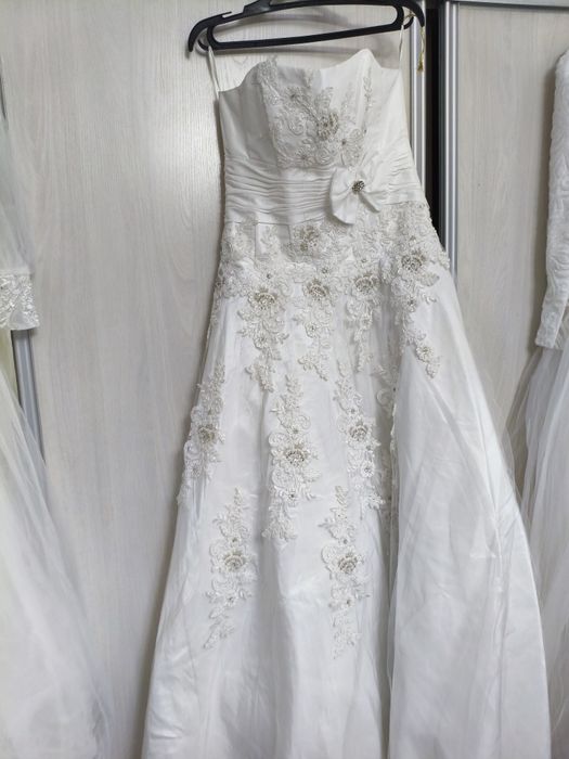 Продам платья свадебные